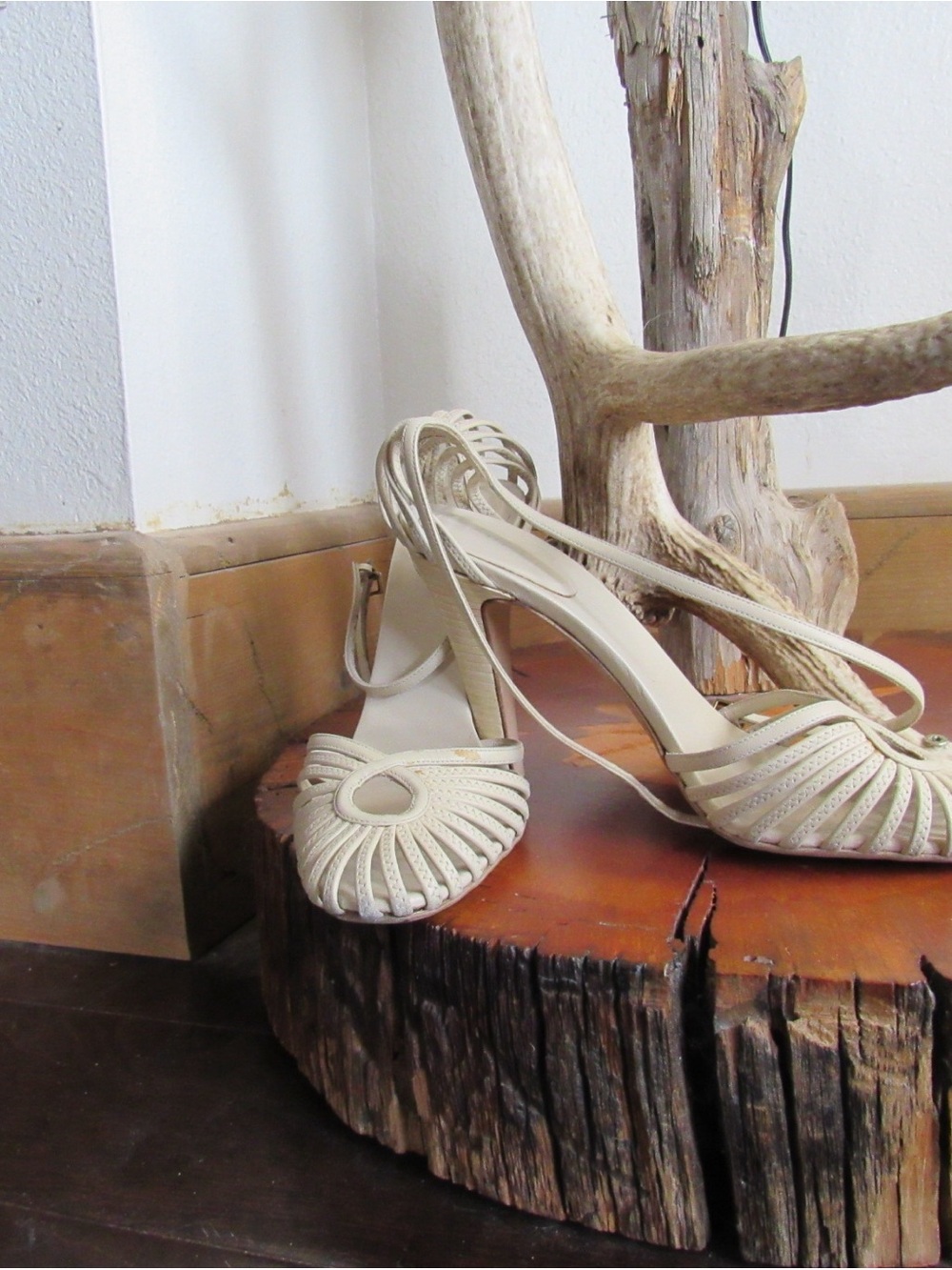 Vintage 2001 Gucci Cream Strappy Woven Front Heels